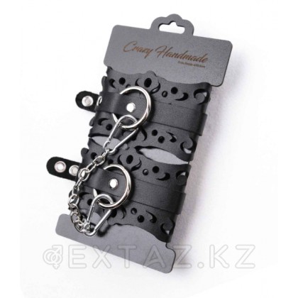 Наручники из черной кожи с узорами - extaz.kz фото 2 Өрнектері бар қара былғарыдан жасалған кісен от sex shop Extaz фото 2