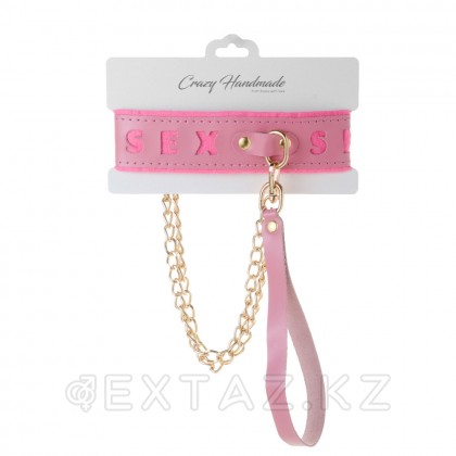 Секс, киіз, алтын деп жазылған Қарғыбауы бар қызғылт жаға от sex shop Extaz