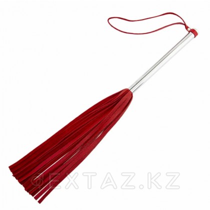 Флоггер из красной кожи с хромированной ручкой - extaz.kz фото 3 Хром тұтқасы бар қызыл былғарыдан жасалған Флоггер от sex shop Extaz фото 3