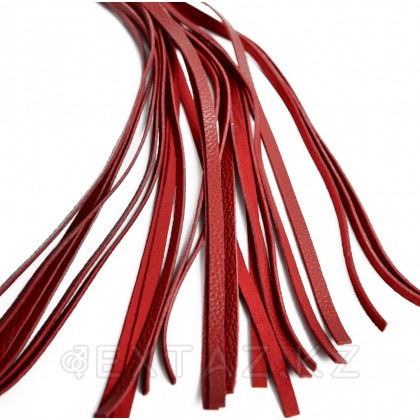 Флоггер из красной кожи с хромированной ручкой - extaz.kz фото 2 Хром тұтқасы бар қызыл былғарыдан жасалған Флоггер от sex shop Extaz фото 2