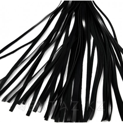 Флоггер из  искусственной  кожи с хромированной рукоятью - extaz.kz фото 2 Хром тұтқасы бар жасанды былғарыдан жасалған Флоггер от sex shop Extaz фото 2