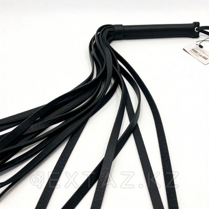 Қара сабы бар жасанды былғарыдан жасалған Флоггер от sex shop Extaz фото 6