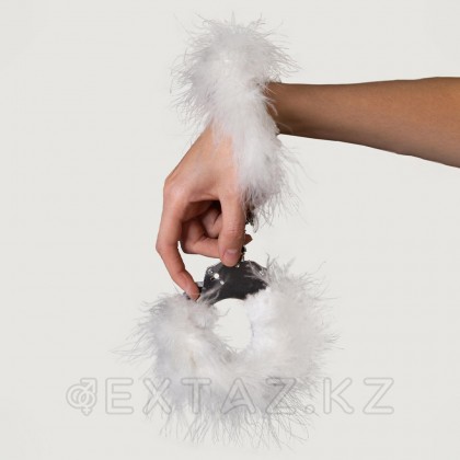 Adrien Lastic ақ қауырсынды металл кісендер от sex shop Extaz фото 2