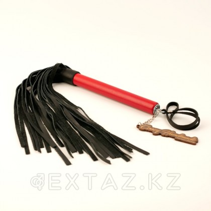 Плеть из натуральной кожи с красной ручкой - extaz.kz фото 2 Қызыл тұтқасы бар шынайы былғарыдан жасалған кірпік от sex shop Extaz фото 2