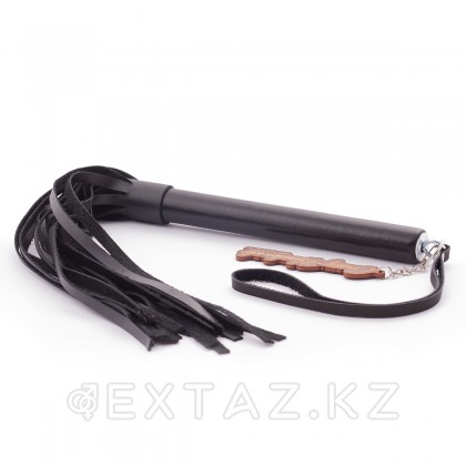 Флоггер из искусственной кожи с черной рукоятью - extaz.kz фото 2 Қара сабы бар жасанды былғарыдан жасалған Флоггер от sex shop Extaz фото 2