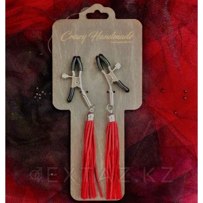 Зажимы на соски «прищепки» с кисточками из замши красные - extaz.kz фото 3 Күдері щеткалары бар